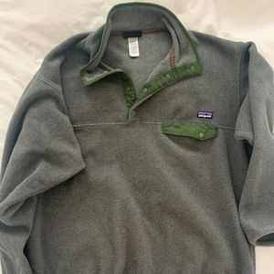 Men’s LARGE Grey Light Weight Snap-T Patagonia